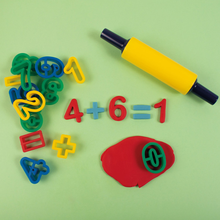 Ausstechformen für Knete - Buchstaben und Zahlen