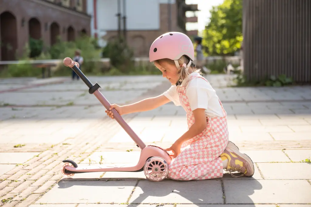 HWK3S-ROSE-FOLDING MECHANISM-GIRL-226.webp